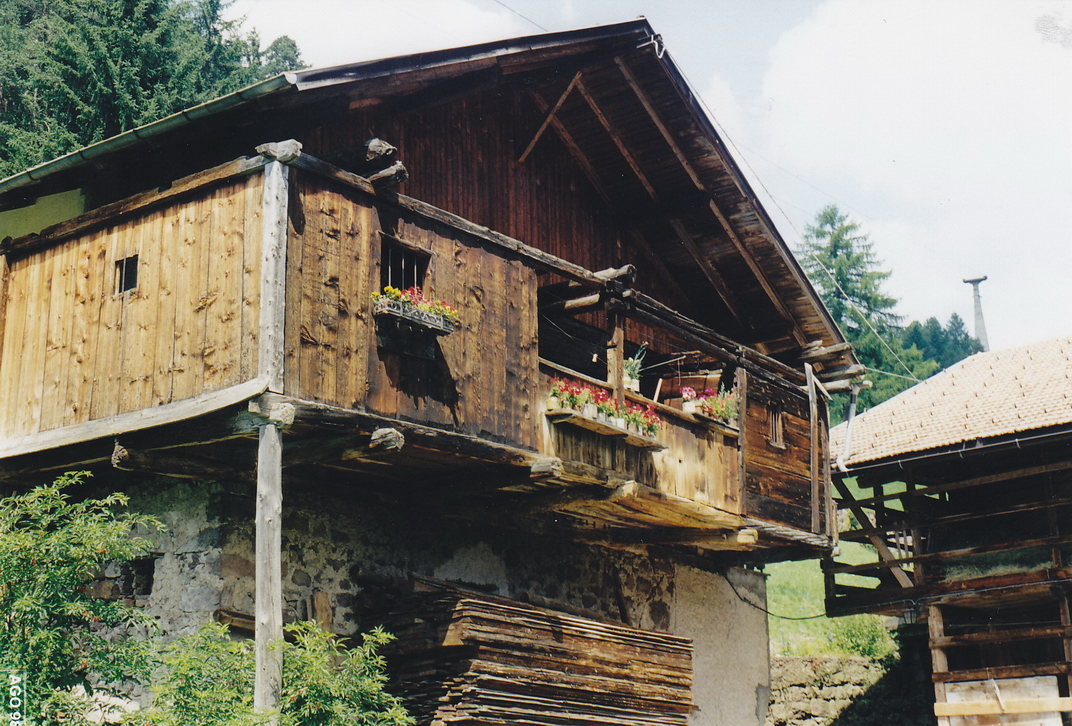 13 MasoFreinaOrtisei2-1998.jpg - Il Maso Frëina a Ortisei (Bz)